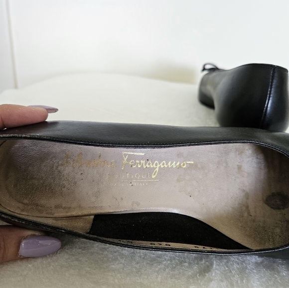 Salvatore Ferragamo Vara Bow Pump Shoes - Picture 8 of 12
